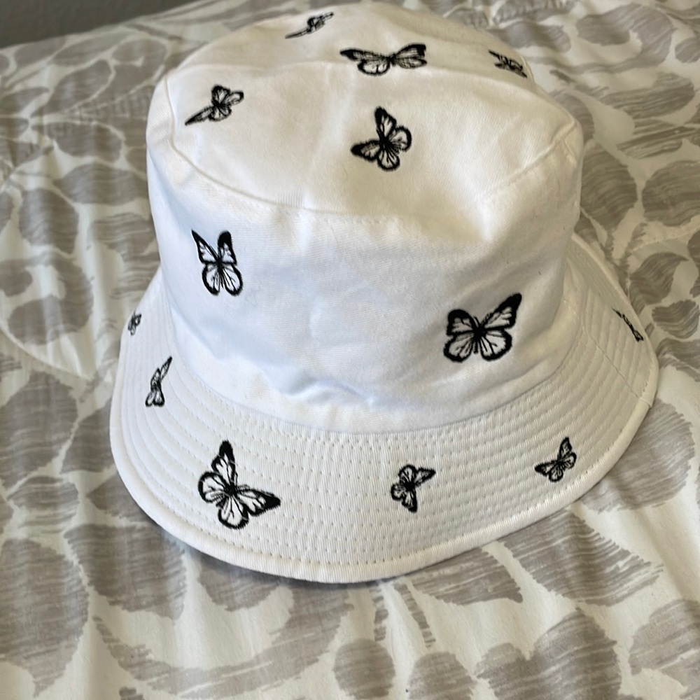 SHEIN butterfly bucket hat